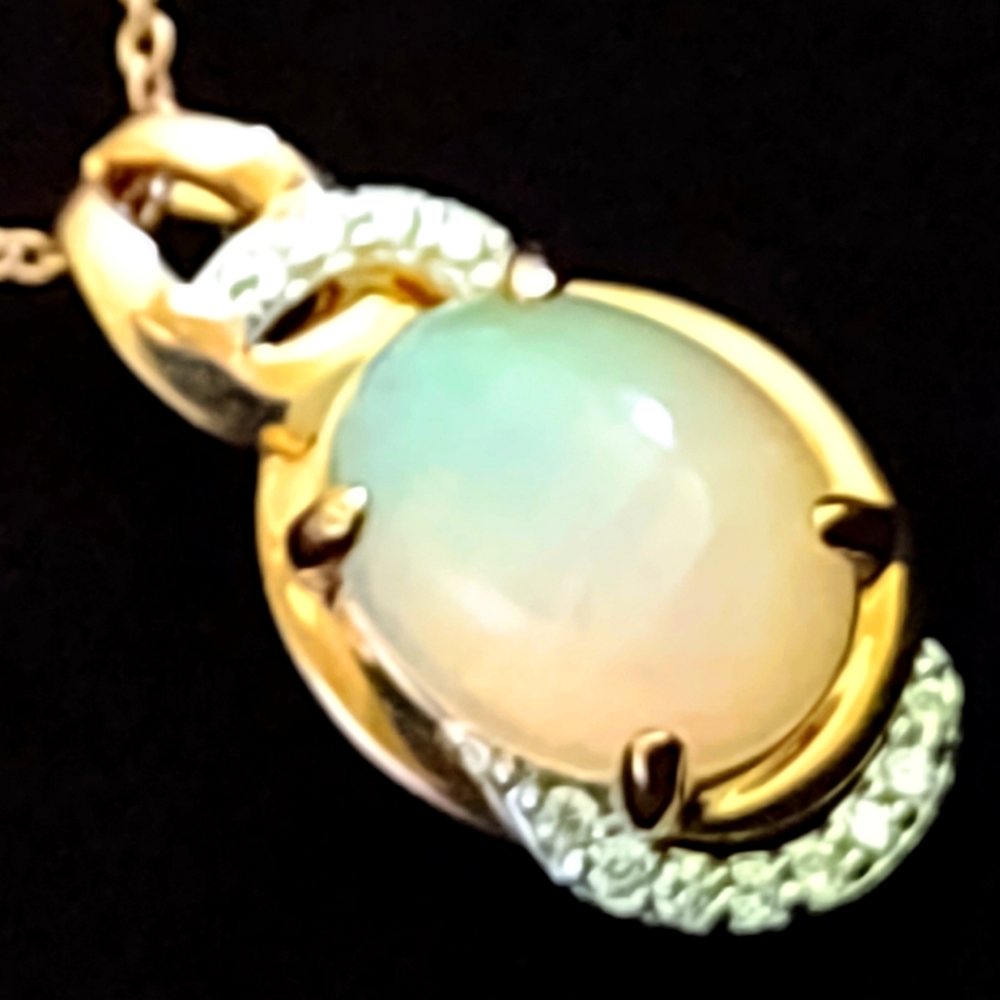 Gold Pendant / Vanilla Diamonds
